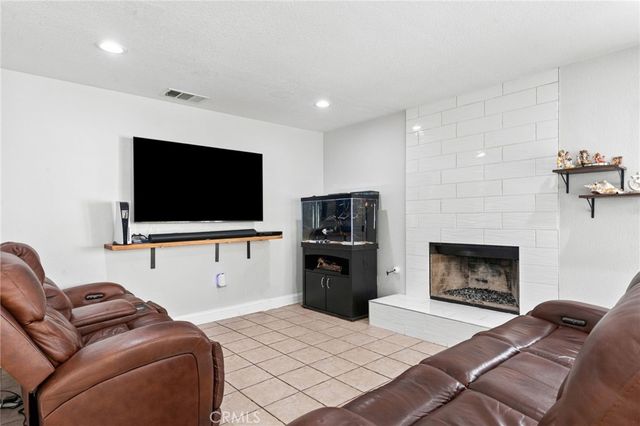 1251 Oakcrest Circle, Corona, CA 92882