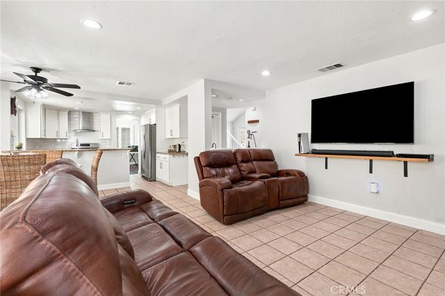 1251 Oakcrest Circle, Corona, CA 92882