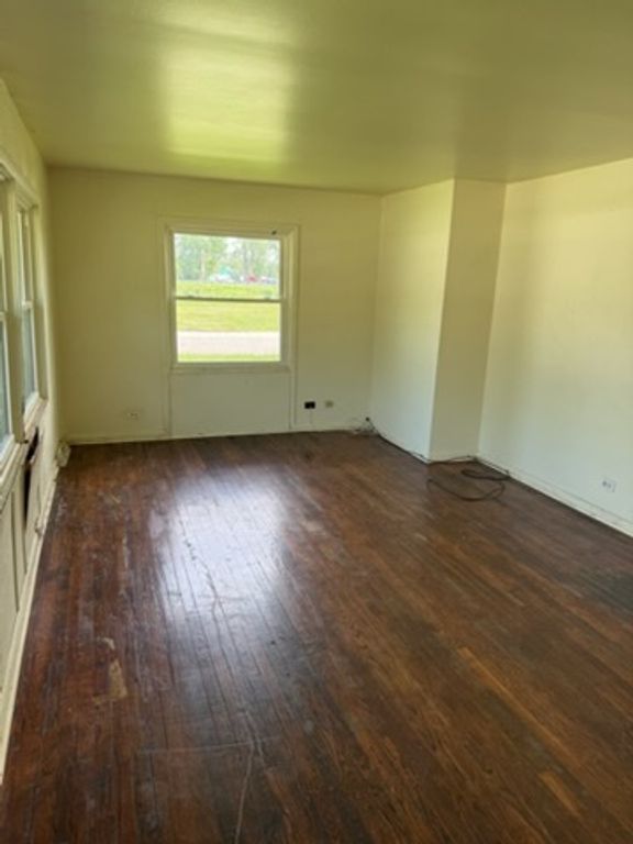 Image 7 of property listing at 3231 Roesner Drive, Markham, IL 60428