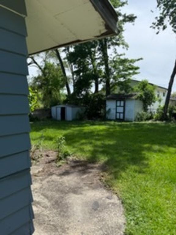 Image 8 of property listing at 3231 Roesner Drive, Markham, IL 60428
