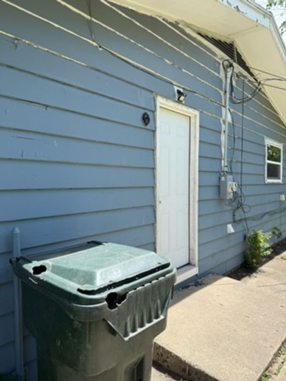 Image 9 of property listing at 3231 Roesner Drive, Markham, IL 60428