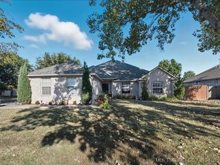 19601 E 49th Street, Broken Arrow, OK 74014