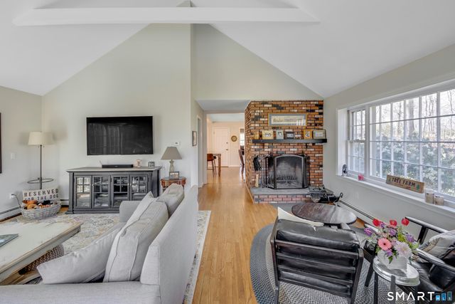 18 North Branch Road, Newtown, CT 06470