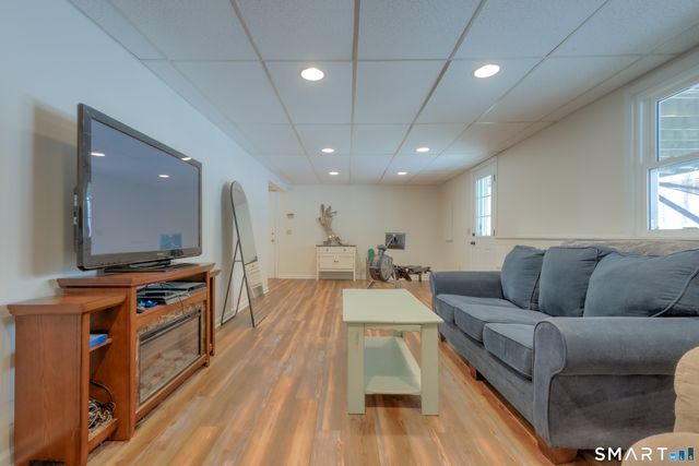 18 North Branch Road, Newtown, CT 06470