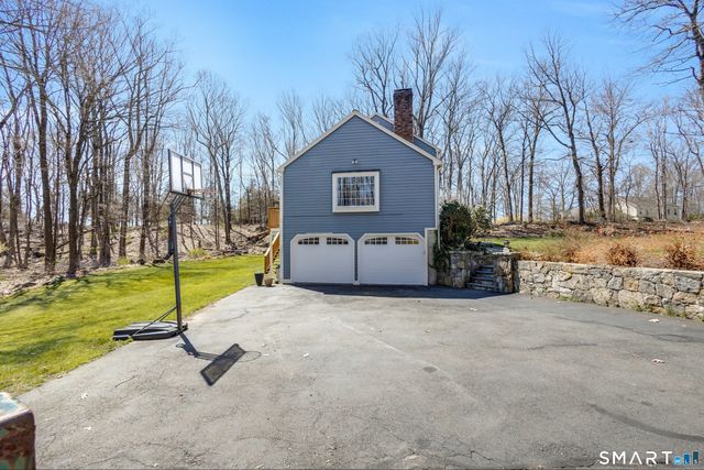 18 North Branch Road, Newtown, CT 06470