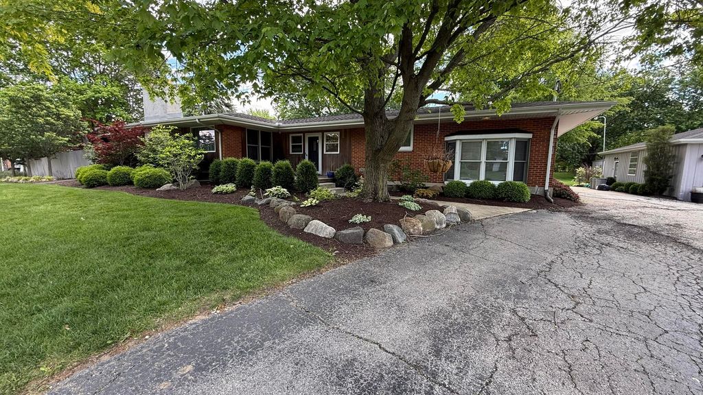 9755 N Country Club Road 9755 N Country Club Road, Piqua, OH 45356