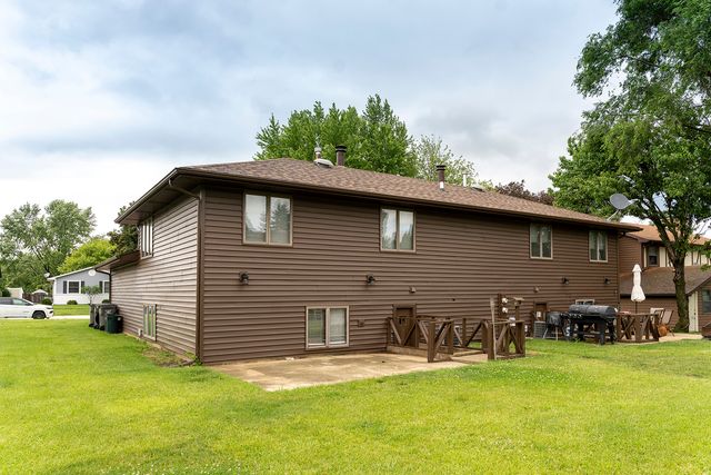 77 Joy Street 77, Sugar Grove, IL 60554