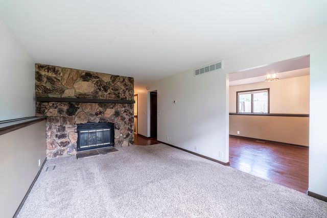 77 Joy Street 77, Sugar Grove, IL 60554