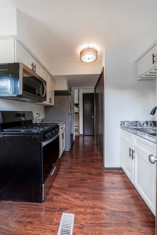 77 Joy Street 77, Sugar Grove, IL 60554