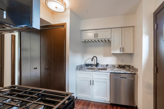 77 Joy Street 77, Sugar Grove, IL 60554