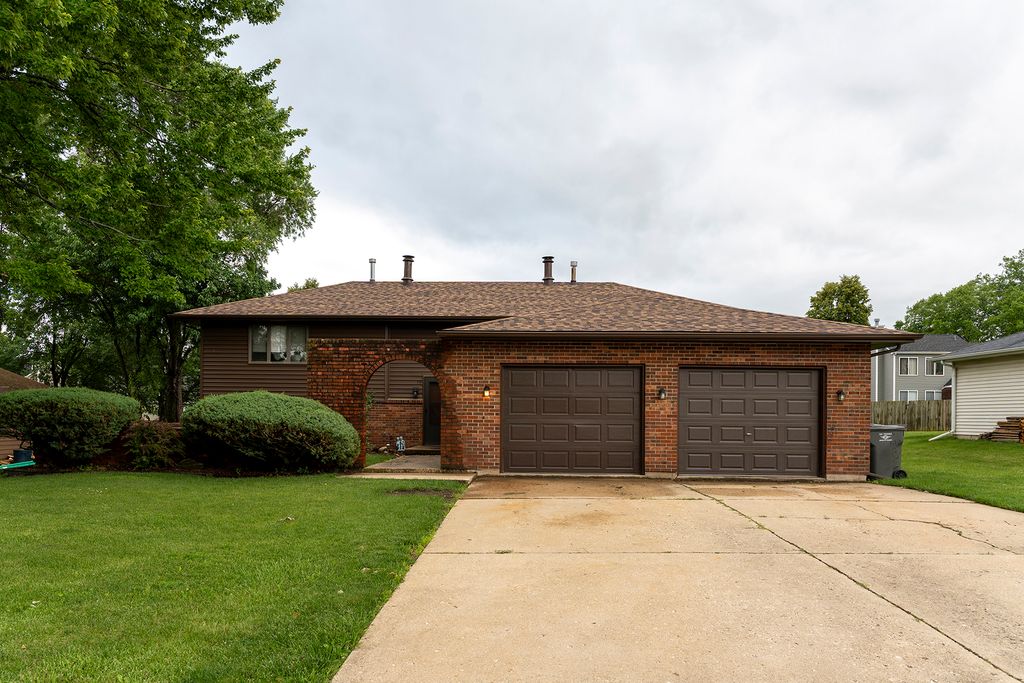 77 Joy Street 77, Sugar Grove, IL 60554