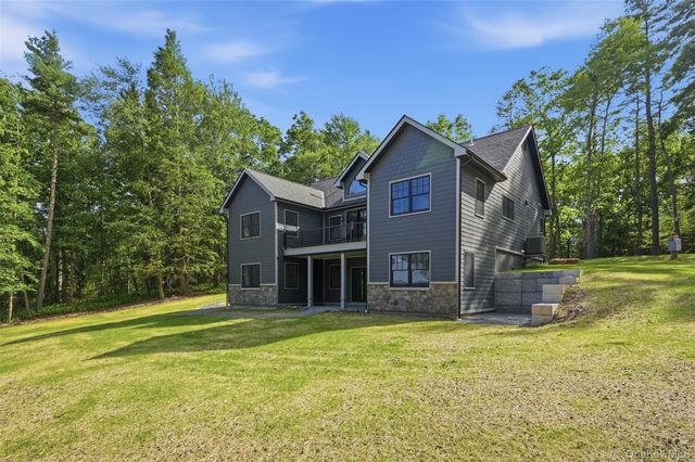 300 Van Tuyl Road, Barryville, NY 12719