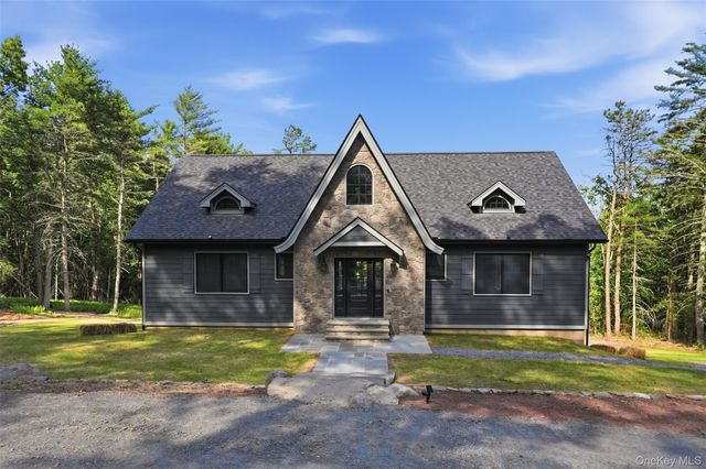 300 Van Tuyl Road, Barryville, NY 12719