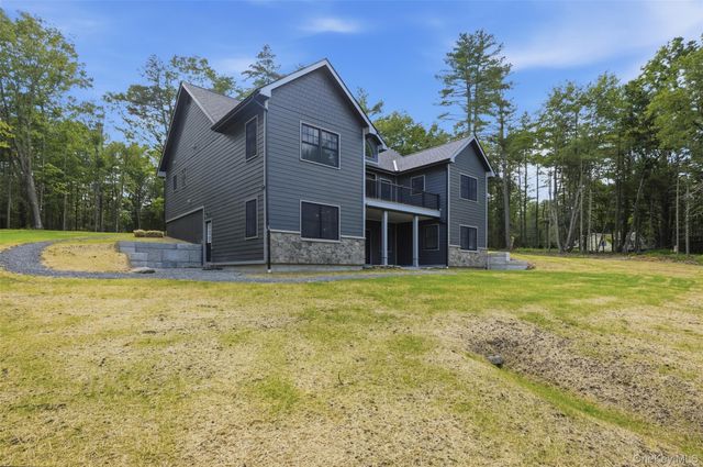 300 Van Tuyl Road, Barryville, NY 12719