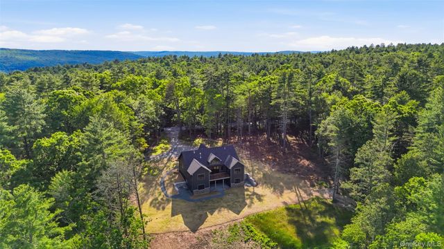 300 Van Tuyl Road, Barryville, NY 12719