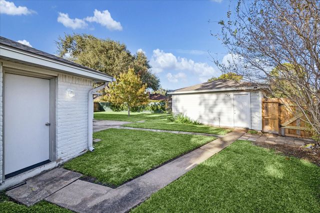 11302 Brook Meadows Lane, Meadows Place, TX 77477