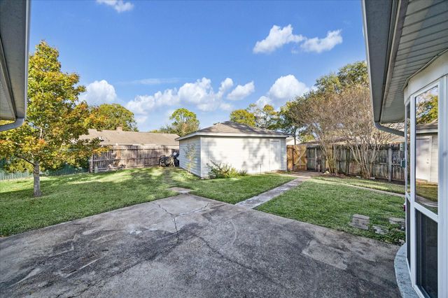 11302 Brook Meadows Lane, Meadows Place, TX 77477
