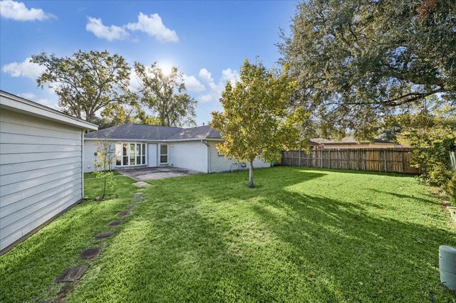 11302 Brook Meadows Lane, Meadows Place, TX 77477