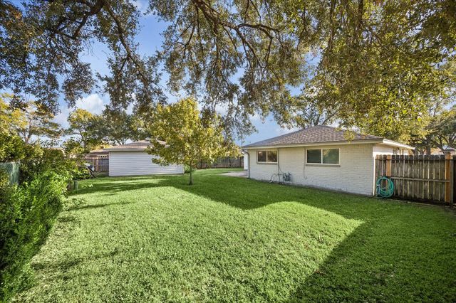 11302 Brook Meadows Lane, Meadows Place, TX 77477