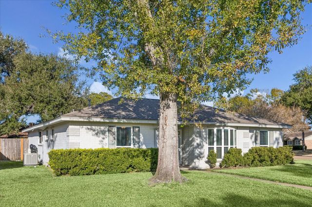 11302 Brook Meadows Lane, Meadows Place, TX 77477