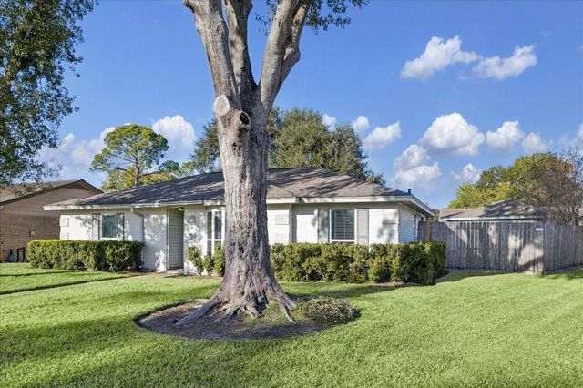 11302 Brook Meadows Lane, Meadows Place, TX 77477