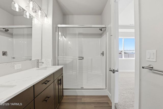 5050 Woolsey Rd, Yakima, WA 98903