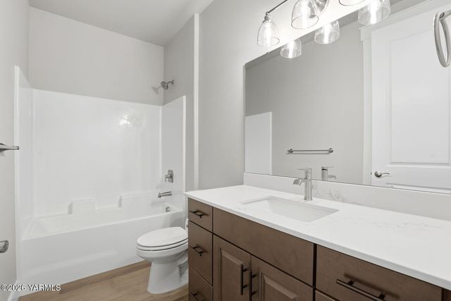 5050 Woolsey Rd, Yakima, WA 98903