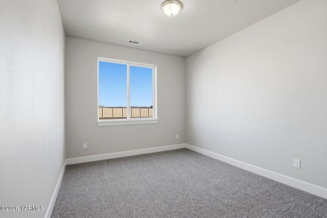 5050 Woolsey Rd, Yakima, WA 98903