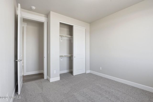 5050 Woolsey Rd, Yakima, WA 98903