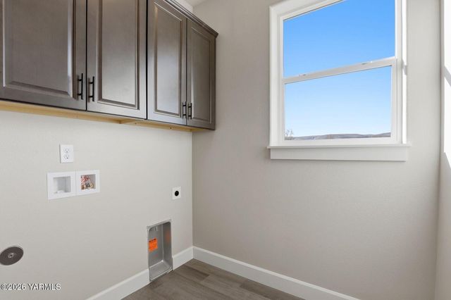 5050 Woolsey Rd, Yakima, WA 98903