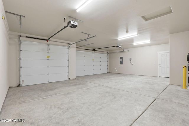 5050 Woolsey Rd, Yakima, WA 98903