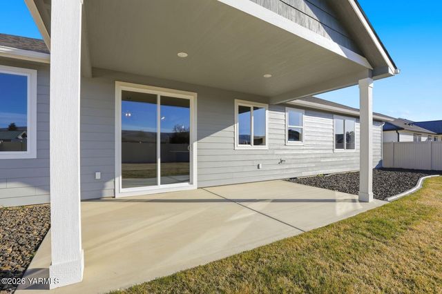 5050 Woolsey Rd, Yakima, WA 98903