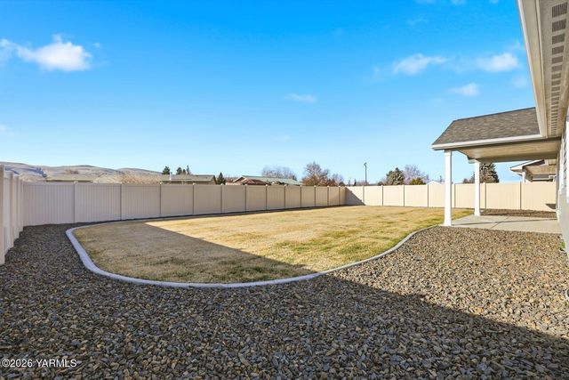 5050 Woolsey Rd, Yakima, WA 98903