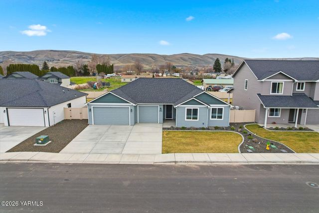 5050 Woolsey Rd, Yakima, WA 98903