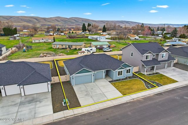 5050 Woolsey Rd, Yakima, WA 98903