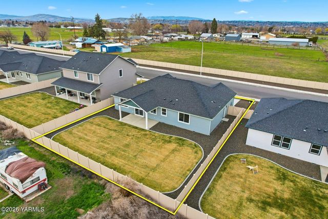 5050 Woolsey Rd, Yakima, WA 98903