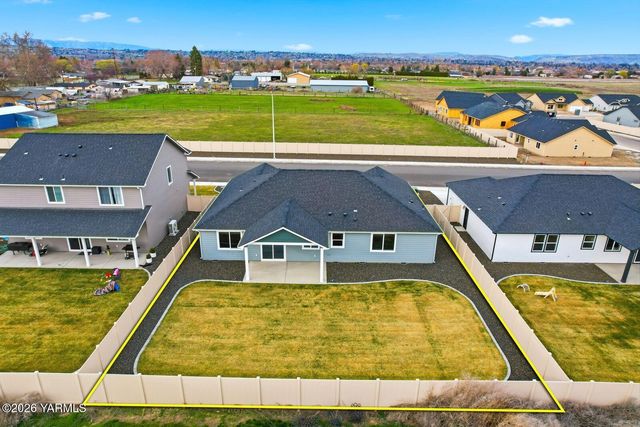 5050 Woolsey Rd, Yakima, WA 98903