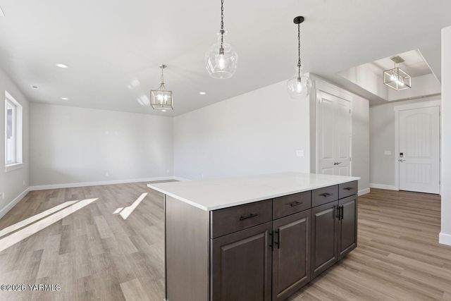 5050 Woolsey Rd, Yakima, WA 98903