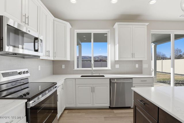 5050 Woolsey Rd, Yakima, WA 98903