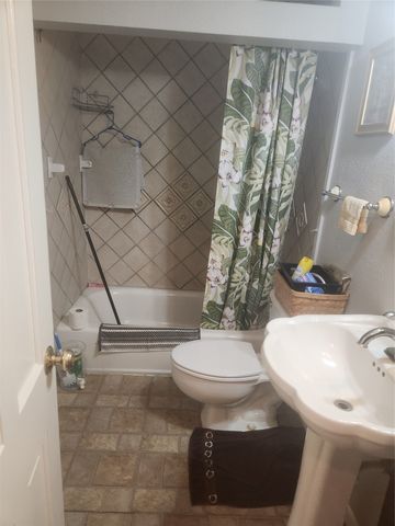 822 Woodrow Street, Arlington, TX 76012