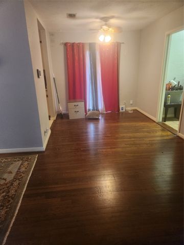 822 Woodrow Street, Arlington, TX 76012