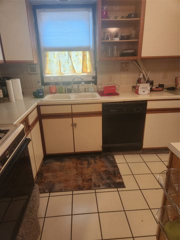 822 Woodrow Street, Arlington, TX 76012