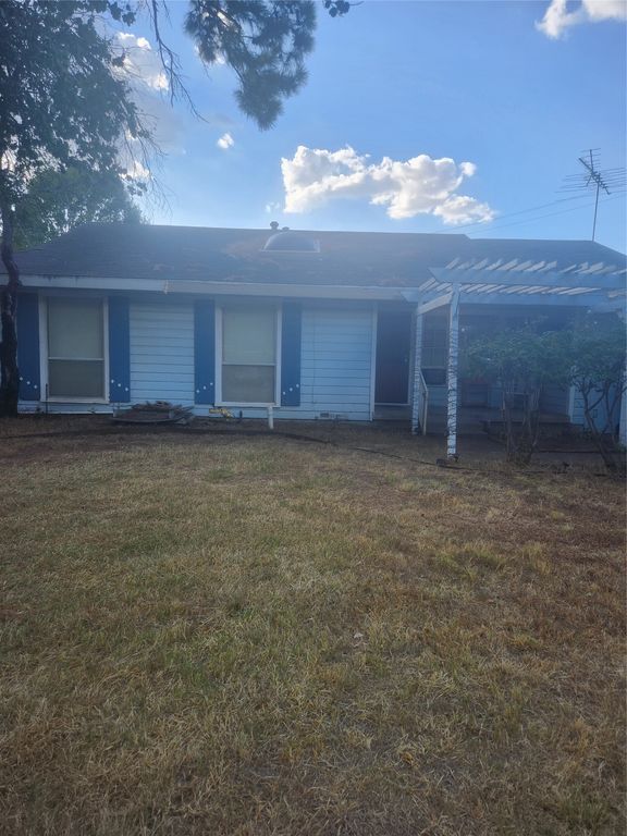 822 Woodrow Street, Arlington, TX 76012