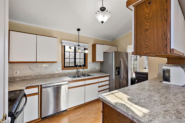 2322 London Bridge Drive 60, Rochester Hills, MI 48307