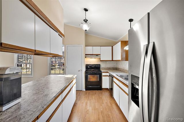 2322 London Bridge Drive 60, Rochester Hills, MI 48307