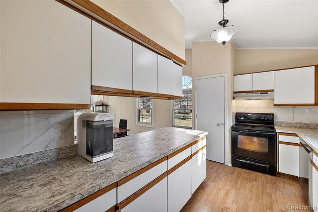 2322 London Bridge Drive 60, Rochester Hills, MI 48307