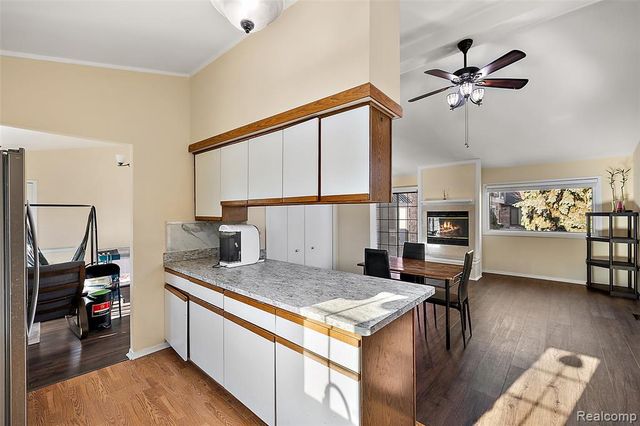 2322 London Bridge Drive 60, Rochester Hills, MI 48307