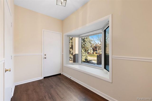 2322 London Bridge Drive 60, Rochester Hills, MI 48307