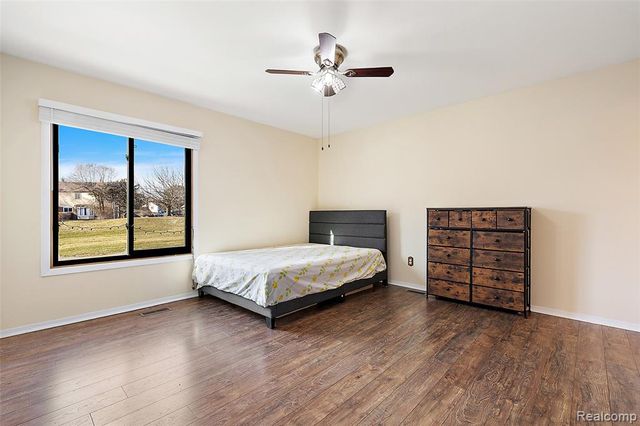 2322 London Bridge Drive 60, Rochester Hills, MI 48307