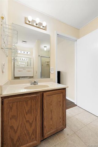 2322 London Bridge Drive 60, Rochester Hills, MI 48307